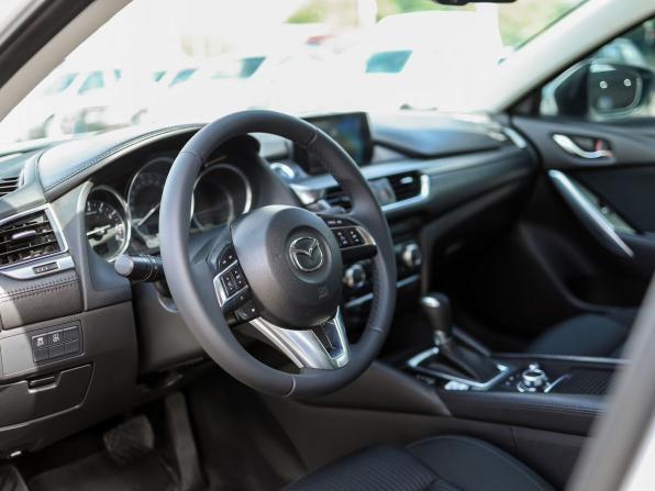 Mazda 6 III (GJ) Рестайлинг с пробегом 2015 года, цена 1 989 000 рублей, 124852 км, седан, Автокод Объявления