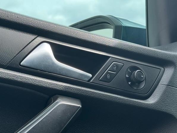 Volkswagen Caddy IV с пробегом 2017 года, цена 1 550 000 рублей, 165193 км, минивэн, Автокод Объявления