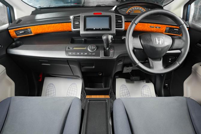 Honda Freed I с пробегом 2009 года, цена 899 000 рублей, 205000 км, компактвэн, Автокод Объявления