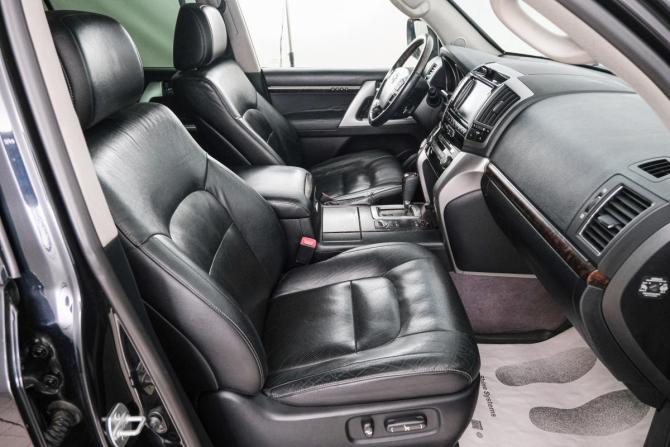 Toyota Land Cruiser 200 Series Рестайлинг 1 с пробегом 2013 года, цена 4 399 000 рублей, 365000 км, внедорожник, Автокод Объявления