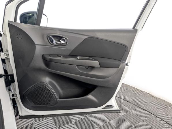 Renault Kaptur I с пробегом 2017 года, цена 1 315 000 рублей, 75207 км, внедорожник, Автокод Объявления