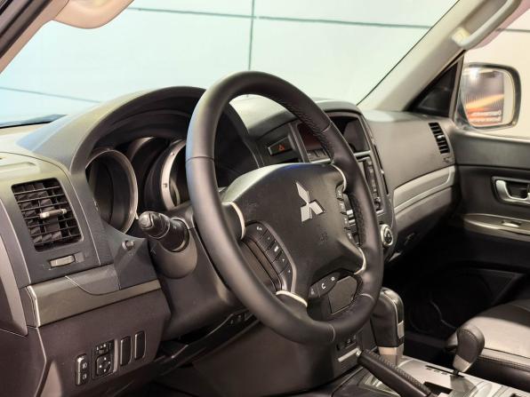 Mitsubishi Pajero IV с пробегом 2011 года, цена 2 150 000 рублей, 217222 км, внедорожник, Автокод Объявления
