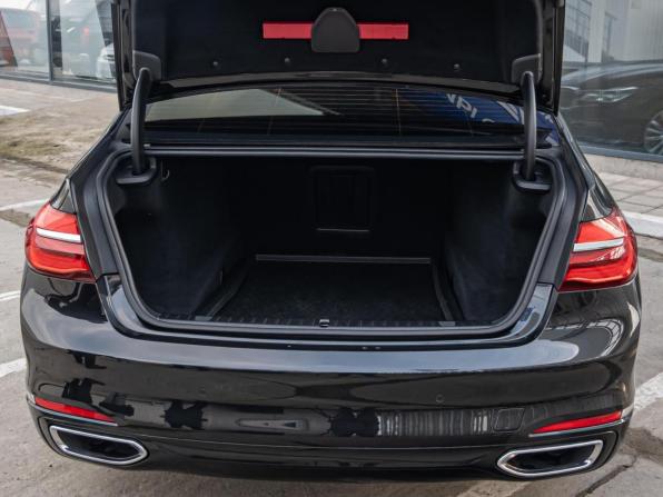 BMW 7 серии VI (G11/G12) с пробегом 2018 года, цена 5 690 000 рублей, 28568 км, седан, Автокод Объявления