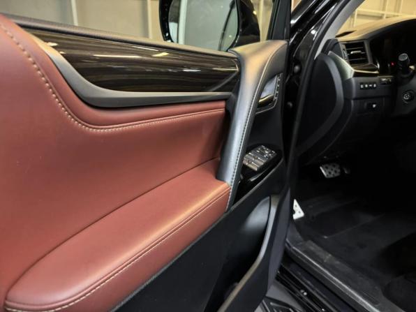 Lexus LX III Рестайлинг 2 с пробегом 2018 года, цена 10 697 000 рублей, 83204 км, внедорожник, Автокод Объявления