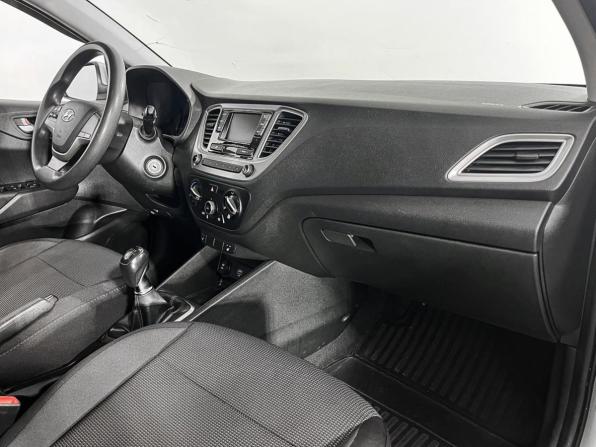 Hyundai Solaris II с пробегом 2019 года, цена 947 000 рублей, 170474 км, седан, Автокод Объявления