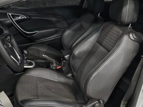 Opel Astra J Рестайлинг с пробегом 2012 года, цена 800 000 рублей, 89000 км, хэтчбек, Автокод Объявления