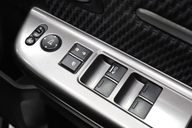 Honda Stepwgn V с пробегом 2017 года, цена 1 772 000 рублей, 175579 км, минивэн, Автокод Объявления