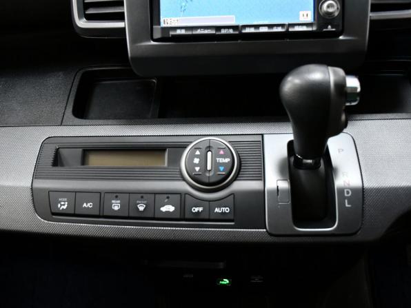 Honda Freed I с пробегом 2009 года, цена 867 000 рублей, 170470 км, компактвэн, Автокод Объявления