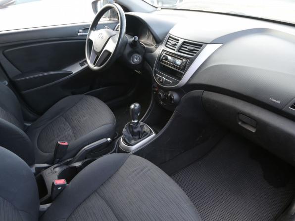 Hyundai Solaris I с пробегом 2014 года, цена 625 000 рублей, 142000 км, хэтчбек, Автокод Объявления