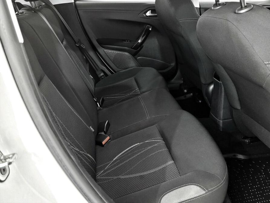 Peugeot 208 I Москва  - изображение 12