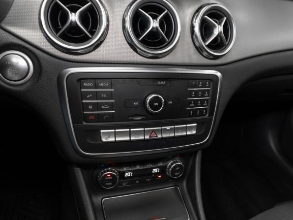 Mercedes-Benz GLA I (X156) Рестайлинг с пробегом 2019 года, цена 2 690 000 рублей, 76520 км, внедорожник, Автокод Объявления