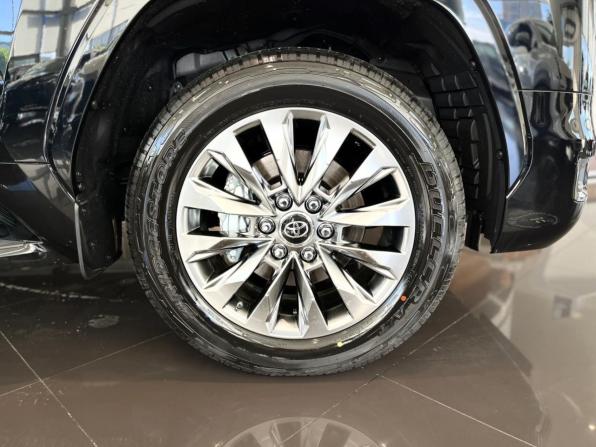 Toyota Land Cruiser 300 Series с пробегом 2025 года, цена 16 132 000 рублей, 21 км, внедорожник, Автокод Объявления