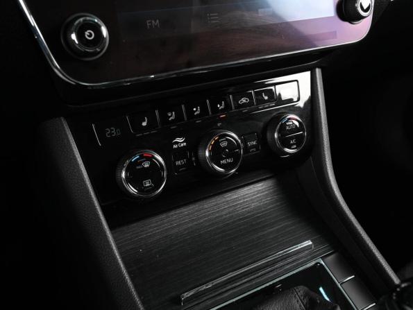 Skoda Superb III Рестайлинг с пробегом 2019 года, цена 2 550 000 рублей, 155743 км, лифтбек, Автокод Объявления