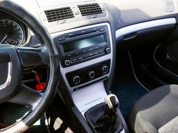 Skoda Octavia II (A5) Рестайлинг с пробегом 2011 года, цена 429 000 рублей, 360254 км, лифтбек, Автокод Объявления