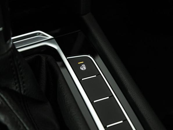 Volkswagen Passat B8 с пробегом 2018 года, цена 2 490 000 рублей, 139498 км, седан, Автокод Объявления
