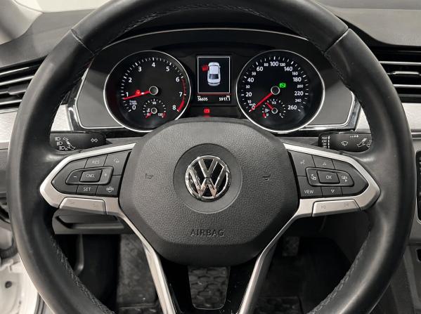 Volkswagen Passat B8 Рестайлинг с пробегом 2020 года, цена 2 590 000 рублей, 36605 км, седан, Автокод Объявления