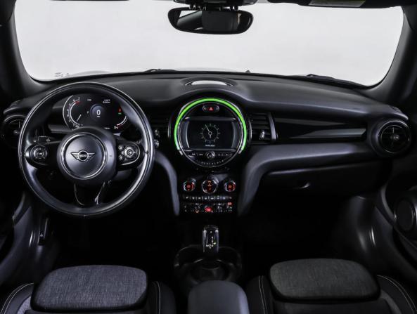 Mini Hatch III (F55/F56) Рестайлинг с пробегом 2020 года, цена 3 290 000 рублей, 27499 км, хэтчбек, Автокод Объявления
