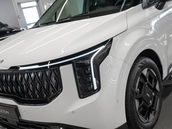 Kia Carnival IV Рестайлинг с пробегом 2025 года, цена 5 600 000 рублей, 9950 км, минивэн, Автокод Объявления