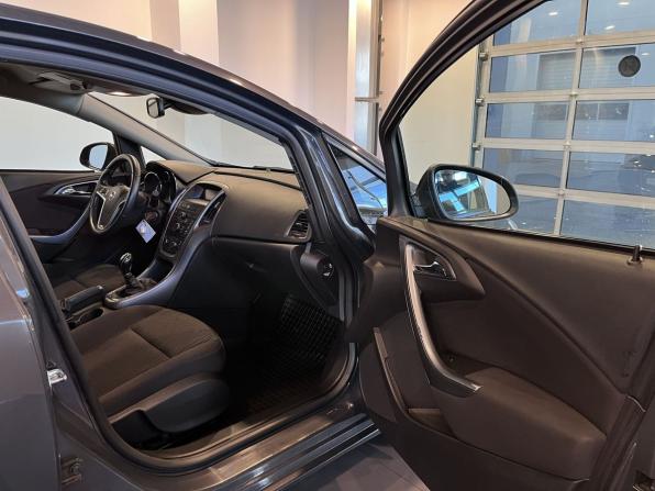 Opel Astra J Рестайлинг с пробегом 2014 года, цена 740 000 рублей, 184326 км, хэтчбек, Автокод Объявления