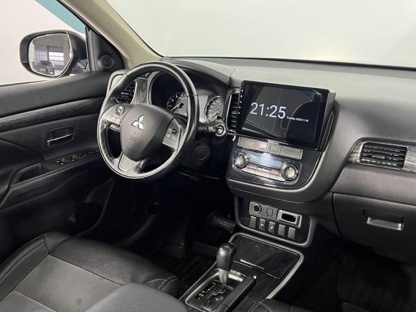 Mitsubishi Outlander III Рестайлинг 3 с пробегом 2018 года, цена 1 799 000 рублей, 98000 км, внедорожник, Автокод Объявления