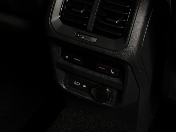Volkswagen Tiguan II Рестайлинг с пробегом 2021 года, цена 3 747 000 рублей, 46639 км, внедорожник, Автокод Объявления