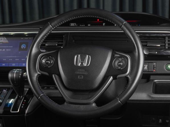 Honda Stepwgn V с пробегом 2015 года, цена 1 989 000 рублей, 163288 км, минивэн, Автокод Объявления