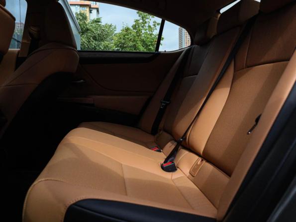 Lexus ES VII Рестайлинг 2 с пробегом 2025 года, цена 5 499 000 рублей, 8755 км, седан, Автокод Объявления