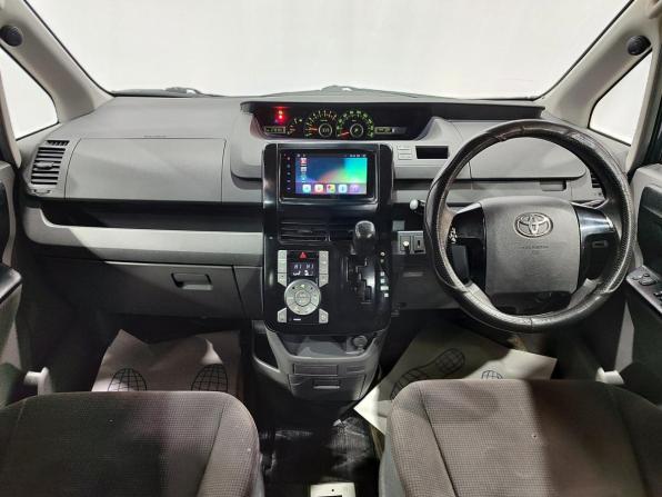 Toyota Voxy II (R70) с пробегом 2008 года, цена 1 100 000 рублей, 278763 км, минивэн, Автокод Объявления