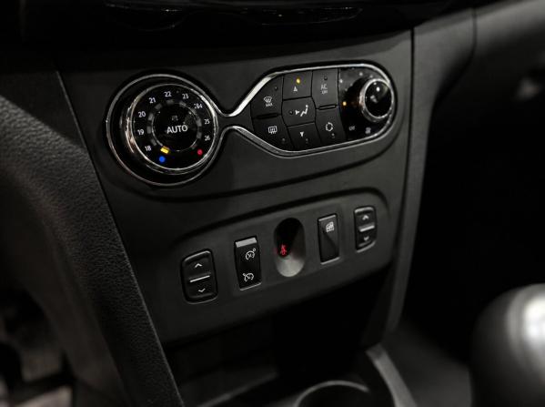 Renault Sandero II с пробегом 2015 года, цена 825 000 рублей, 123000 км, хэтчбек, Автокод Объявления