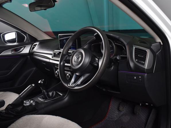 Mazda Axela III Рестайлинг с пробегом 2018 года, цена 1 199 995 рублей, 179026 км, седан, Автокод Объявления