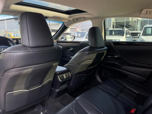 Lexus ES VII с пробегом 2019 года, цена 3 997 000 рублей, 87260 км, седан, Автокод Объявления