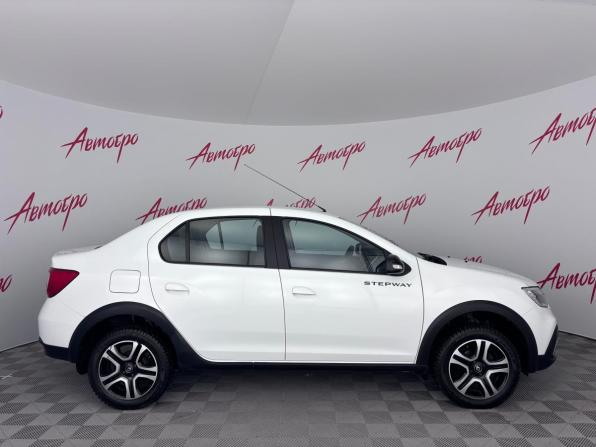 Renault Logan II Рестайлинг с пробегом 2022 года, цена 1 375 000 рублей, 31111 км, седан, Автокод Объявления