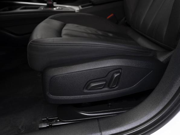 Audi A4 V (B9) Рестайлинг с пробегом 2020 года, цена 3 270 000 рублей, 54150 км, седан, Автокод Объявления