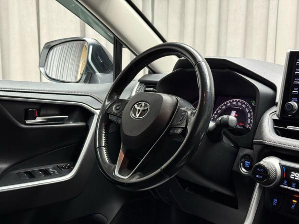 Toyota RAV4 V (XA50) с пробегом 2021 года, цена 3 399 000 рублей, 173462 км, внедорожник, Автокод Объявления