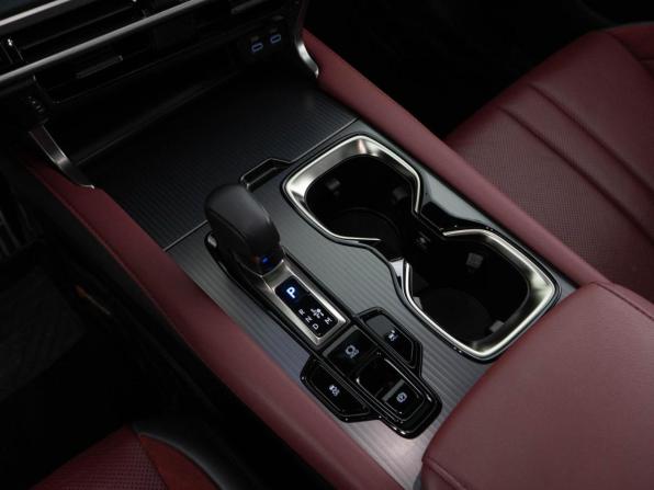 Lexus RX V с пробегом 2024 года, цена 8 990 077 рублей, 21900 км, внедорожник, Автокод Объявления