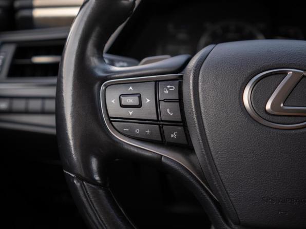 Lexus ES VII Рестайлинг с пробегом 2021 года, цена 4 449 000 рублей, 83201 км, седан, Автокод Объявления