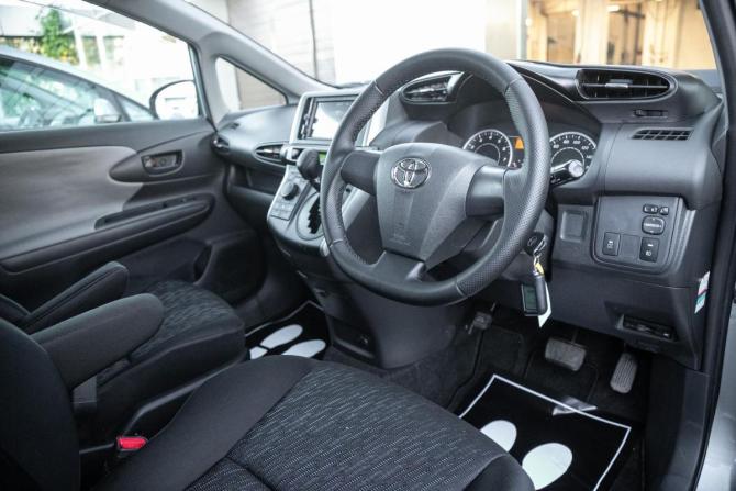 Toyota Wish II с пробегом 2010 года, цена 1 045 000 рублей, 228000 км, минивэн, Автокод Объявления