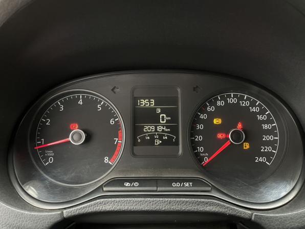 Volkswagen Polo V Рестайлинг с пробегом 2015 года, цена 350 000 рублей, 208865 км, седан, Автокод Объявления