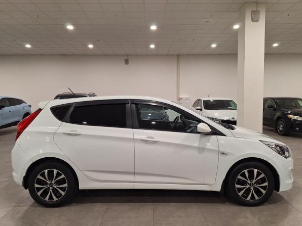Hyundai Solaris I Рестайлинг с пробегом 2015 года, цена 940 000 рублей, 124538 км, хэтчбек, Автокод Объявления