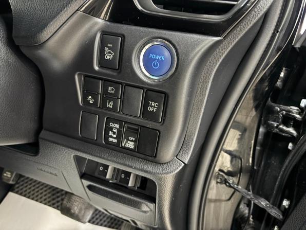 Toyota Esquire I с пробегом 2017 года, цена 2 230 000 рублей, 97470 км, минивэн, Автокод Объявления