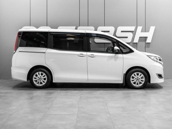 Toyota Noah III (R80) Рестайлинг с пробегом 2018 года, цена 2 550 000 рублей, 64392 км, минивэн, Автокод Объявления