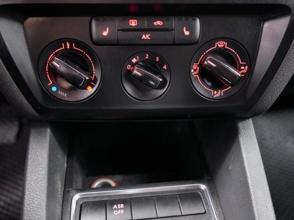 Volkswagen Jetta VI Рестайлинг с пробегом 2015 года, цена 977 000 рублей, 205000 км, седан, Автокод Объявления