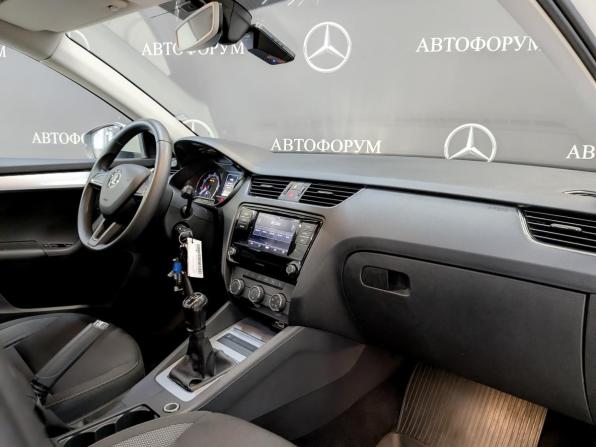 Skoda Octavia III (A7) Рестайлинг с пробегом 2019 года, цена 1 320 000 рублей, 92770 км, лифтбек, Автокод Объявления