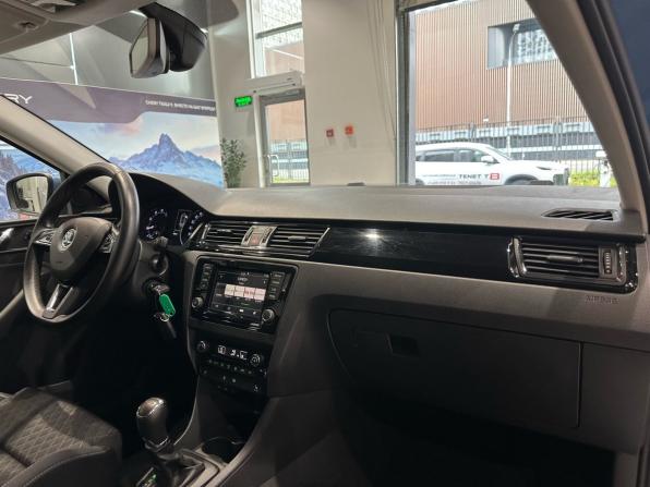 Skoda Rapid I с пробегом 2015 года, цена 1 270 000 рублей, 69353 км, лифтбек, Автокод Объявления