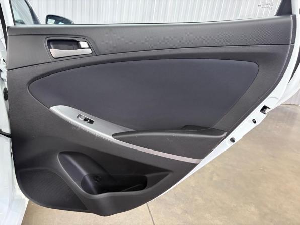 Hyundai Solaris I Рестайлинг с пробегом 2015 года, цена 1 097 000 рублей, 98576 км, хэтчбек, Автокод Объявления