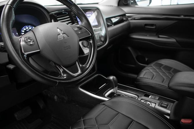 Mitsubishi Outlander III Рестайлинг 3 с пробегом 2018 года, цена 1 990 000 рублей, 81237 км, внедорожник, Автокод Объявления