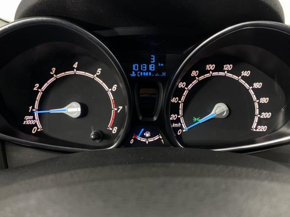 Ford Fiesta Mk6 Рестайлинг с пробегом 2015 года, цена 920 000 рублей, 101315 км, седан, Автокод Объявления