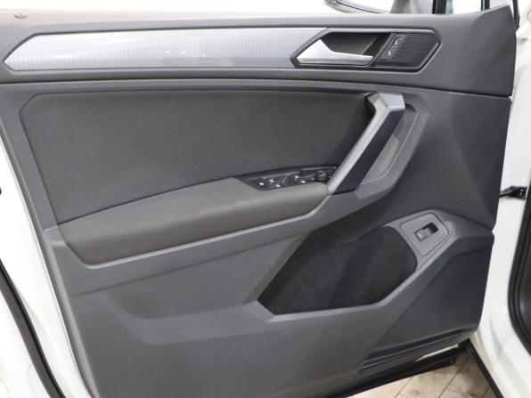 Volkswagen Tiguan II Рестайлинг с пробегом 2021 года, цена 2 690 000 рублей, 100228 км, внедорожник, Автокод Объявления
