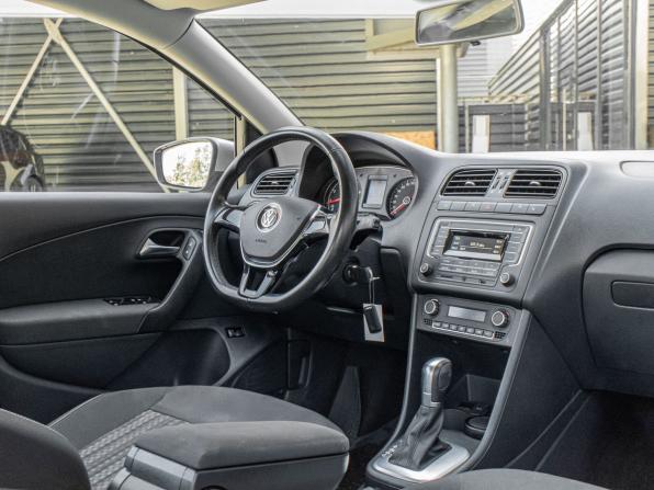Volkswagen Polo V Рестайлинг с пробегом 2018 года, цена 1 100 000 рублей, 42113 км, седан, Автокод Объявления