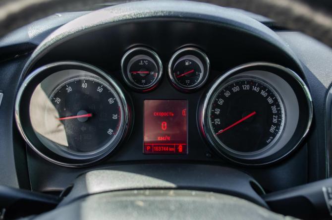 Opel Astra J Рестайлинг с пробегом 2012 года, цена 750 000 рублей, 162000 км, хэтчбек, Автокод Объявления